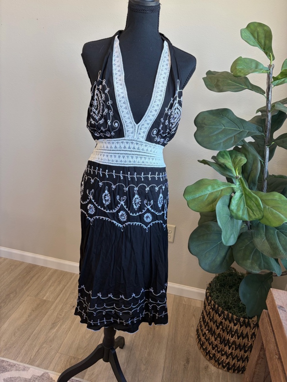 VENUS Black Midi Dress with White Embroidered Trim - Picture 2 of 4